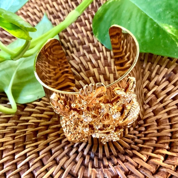 Lilly Pulitzer Cuff Bracelet NWT STUNNING RARE ⭐️NWT - STARFISH SEASHELL GOLD - Picture 5 of 14